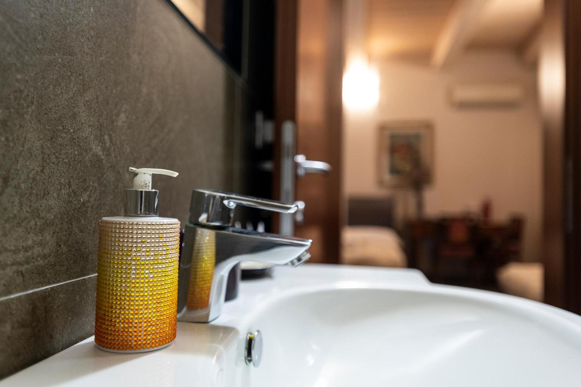 رافيننا Al Battistero Luxury Suite الغرفة الصورة
